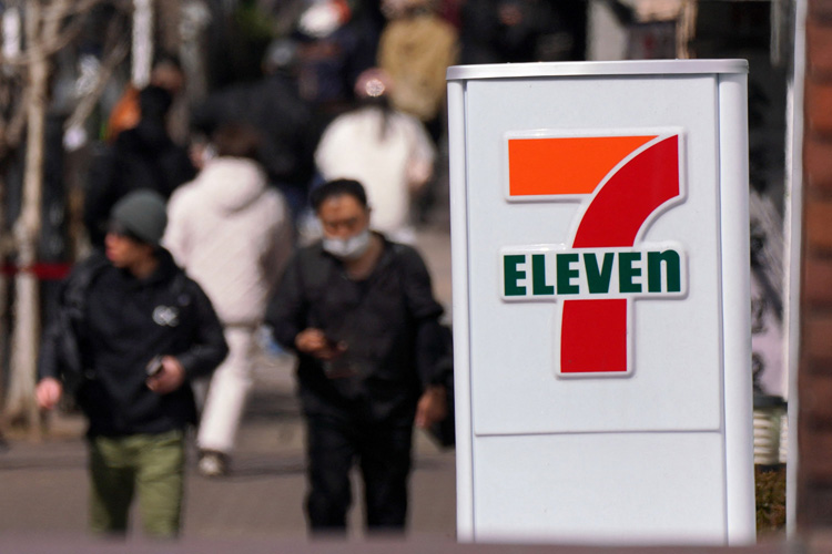 7-Eleven owner announces measures to fend off takeover