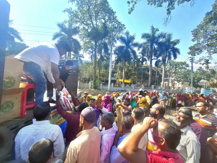 Over 97,000 families getting essentials at subsidized price from TCB in Jhenaidah