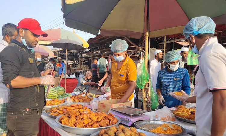 Khulna's iftar markets bustling with crowds