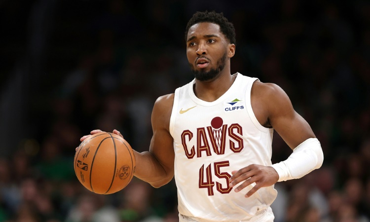 Cavs survive Hornets scare, Jokic makes history in Nuggets win