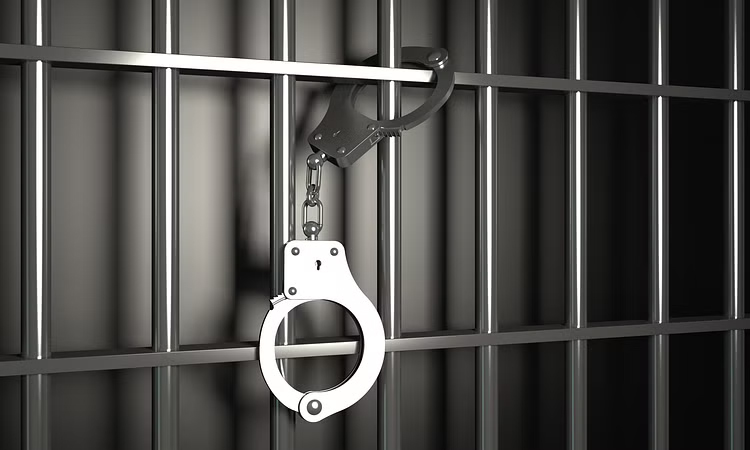 3 detained with 360 liters wine in Ctg