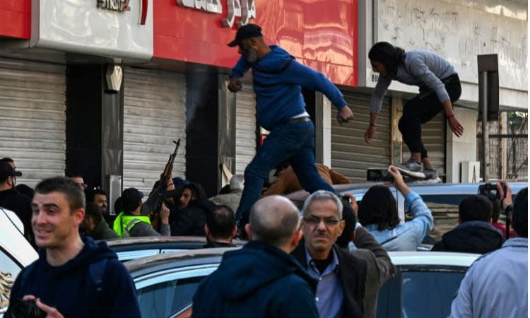 Syria security forces disperse rival protests in Damascus