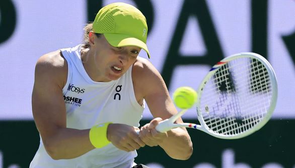 Swiatek, Medvedev sprint into Indian Wells fourth round