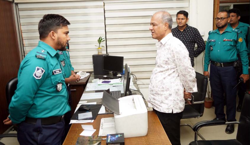 Home adviser warns of stern action against criminals