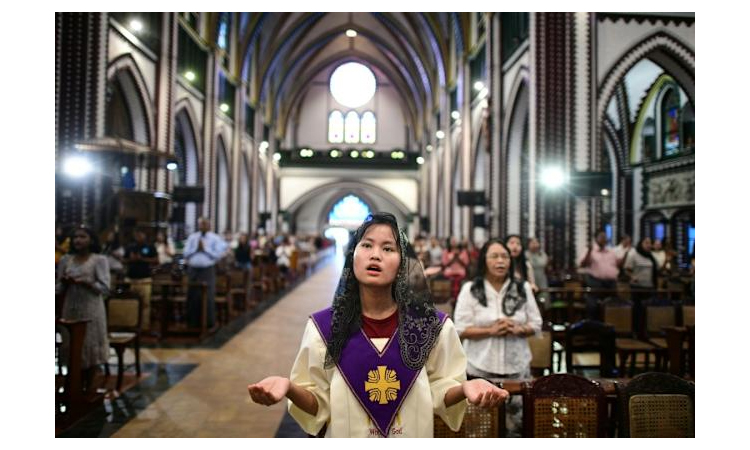 Myanmar Catholics pray for ailing Pope Francis