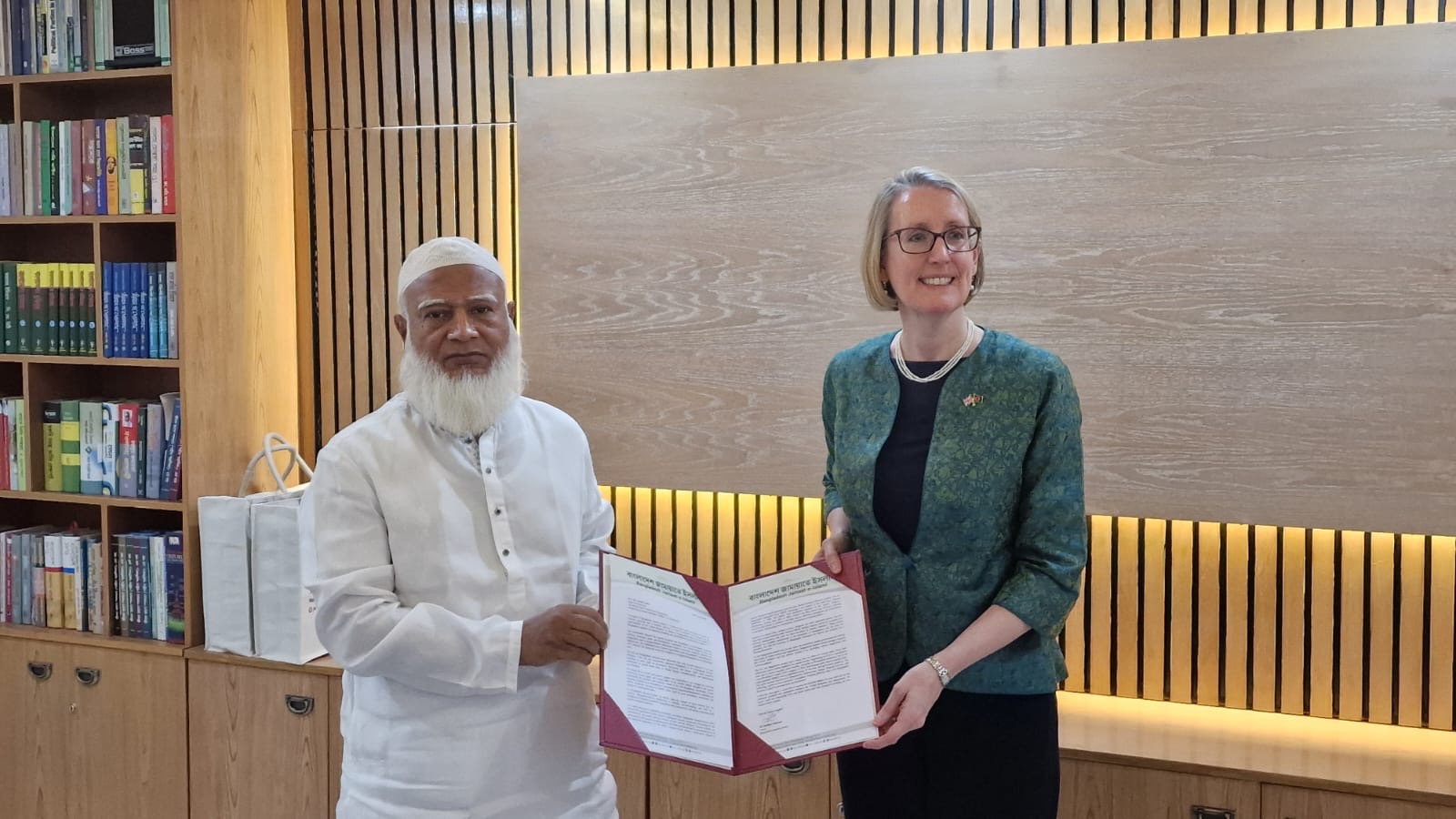 British High Commissioner meets Jamaat Amir