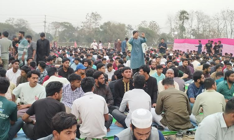 ‘Gano Iftar’ program held on JU campus 