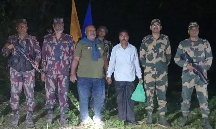 BSF returns two Bangladeshis 