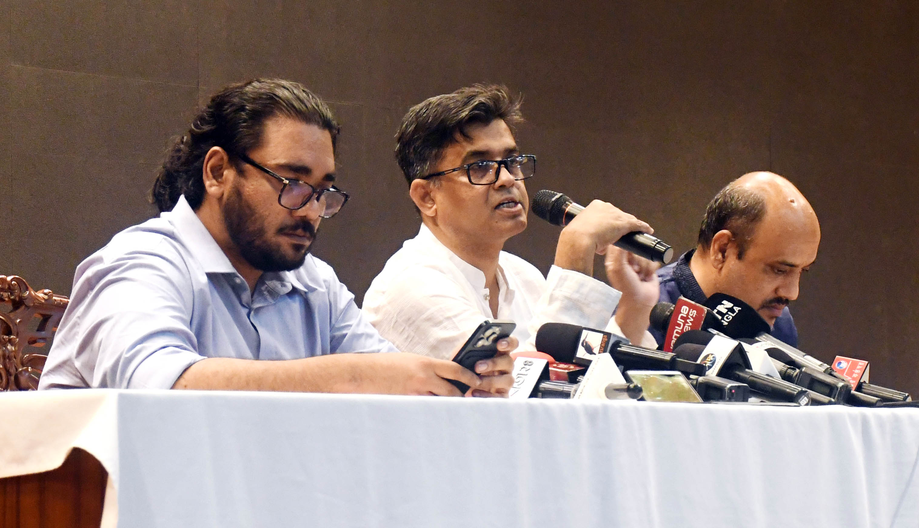 Chief Adviser's Press Secretary Shafiqul Alam spoke at a press briefing today at the Foreign Service Academy in Dhaka. Photo: BSS