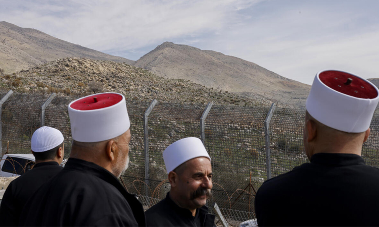 Syrian Druze cross armistice line for pilgrimage to Israel