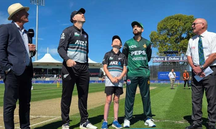 New Zealand romp to nine-wicket win in first Pakistan T20