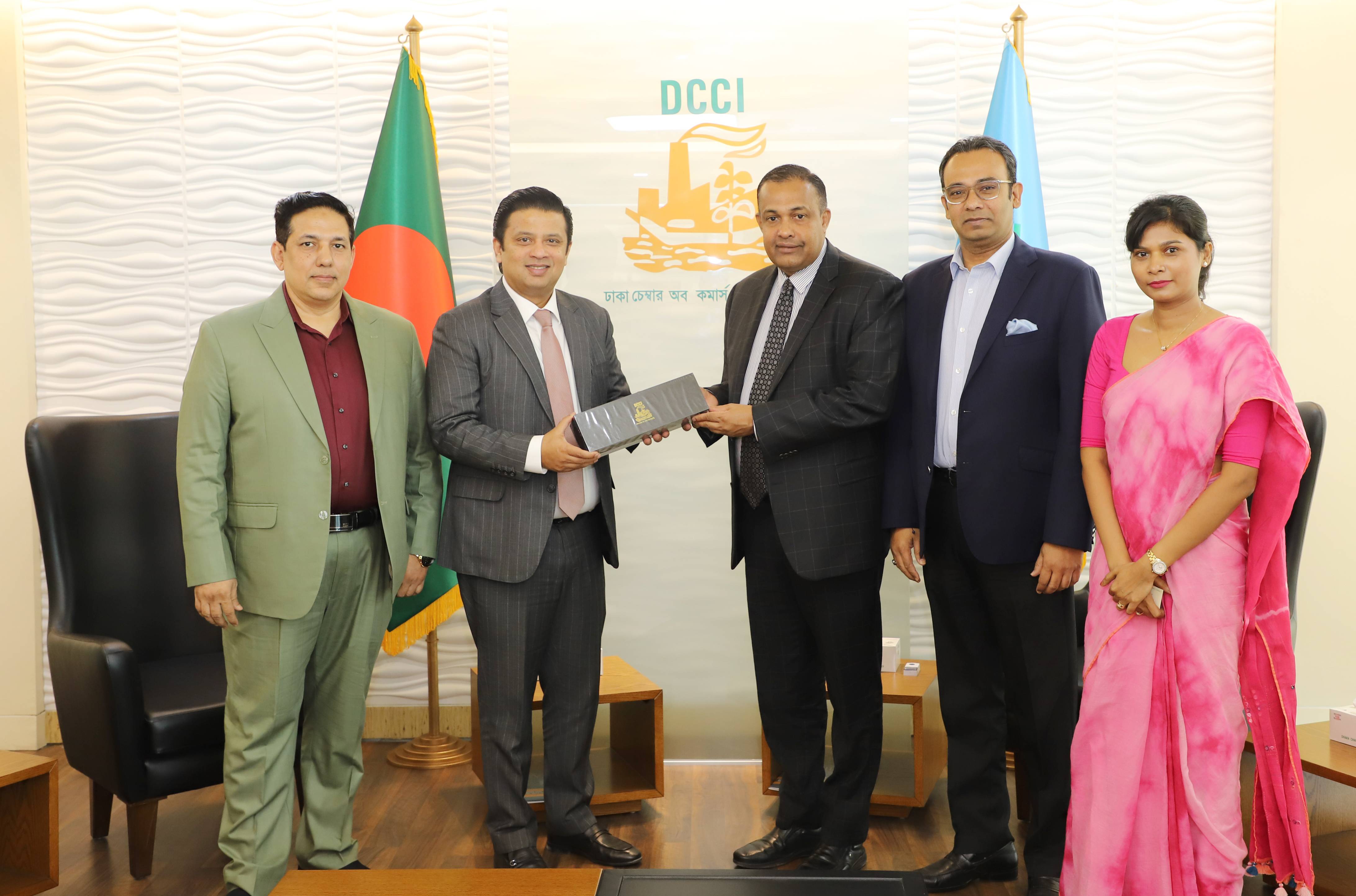 Sri Lankan envoy discusses business promotion issues with DCCI President 