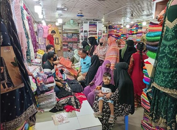 Shopping malls witness rush of Eid shoppers