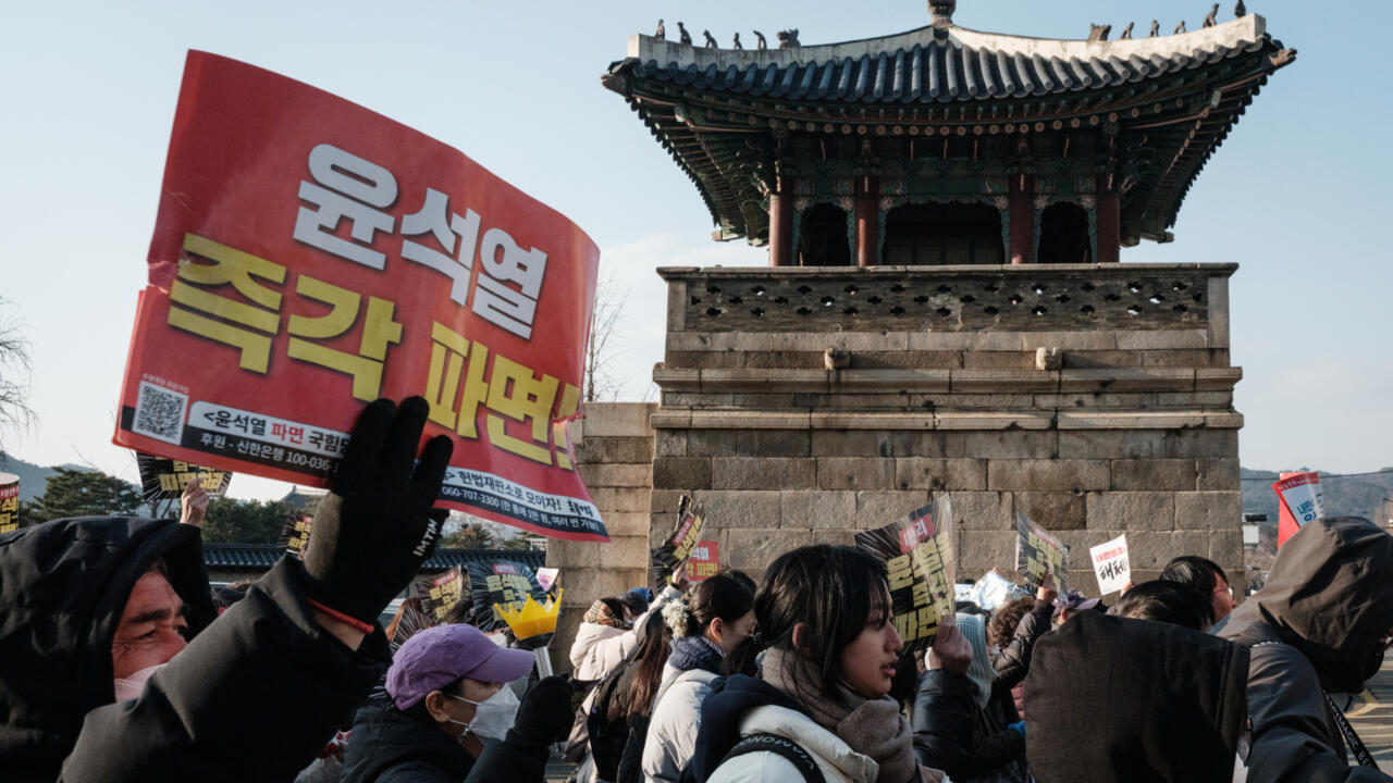 South Korea opposition urges swift ruling on president's fate