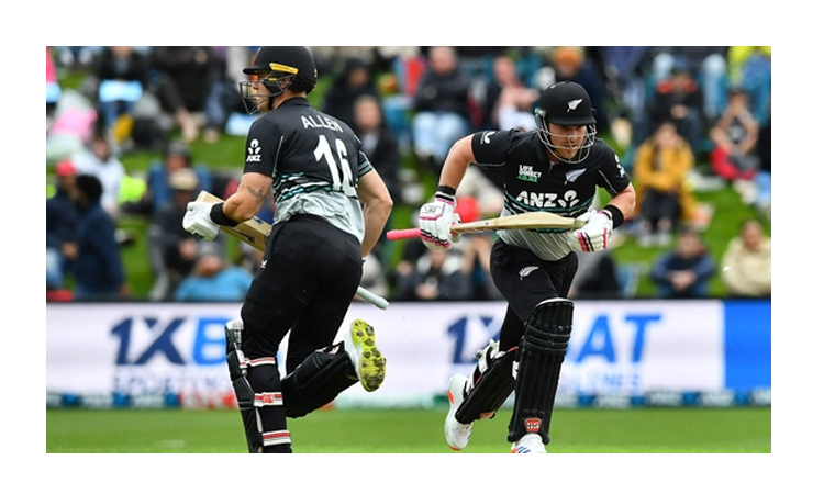 Big-hitting New Zealand crush Pakistan by five wickets for 2-0 lead