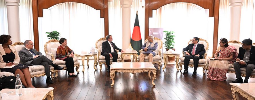 US Senator Gary Peters today met with Chief Adviser Professor Muhammad Yunus at the State Guest House Jamuna in Dhaka. Photo: PID