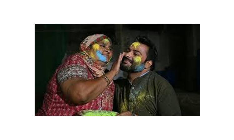 In a Pakistan desert town, Holi and Ramadan come together