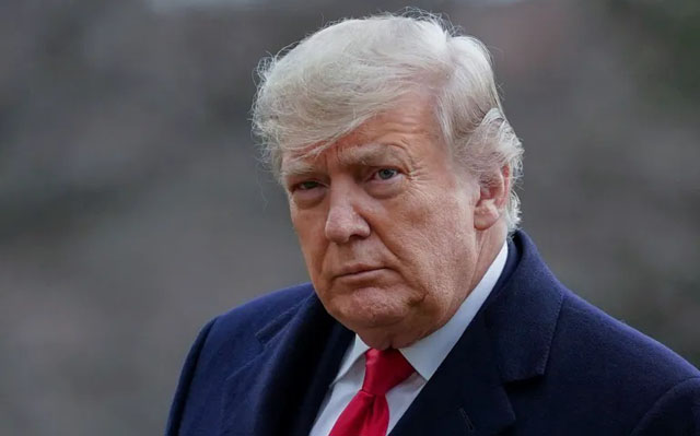 Trump pressures courts after reprimand on deportations