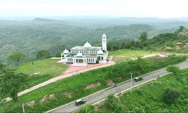 Aesthetic mosque on Rangamati mountain's top draws attention of Muslim devotees
