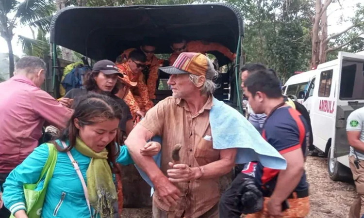 Last of six foreign hikers missing in Philippines rescued