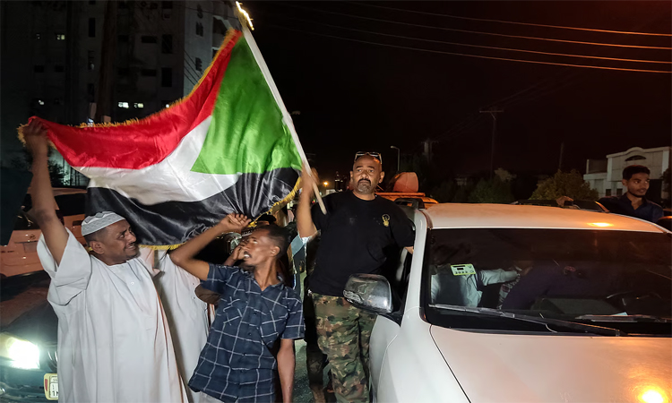 Sudan army says retakes central bank after palace recapture