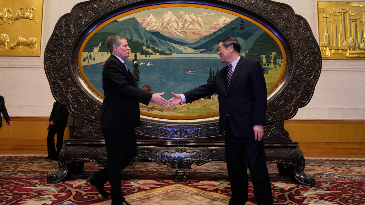 Pro-Trump senator set to meet Chinese premier