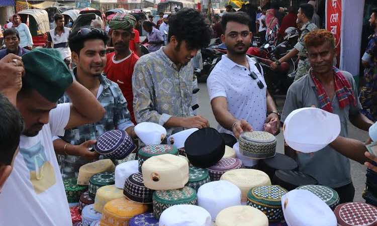 Prayer accessories sales on rise in Khulna markets as Eid nears