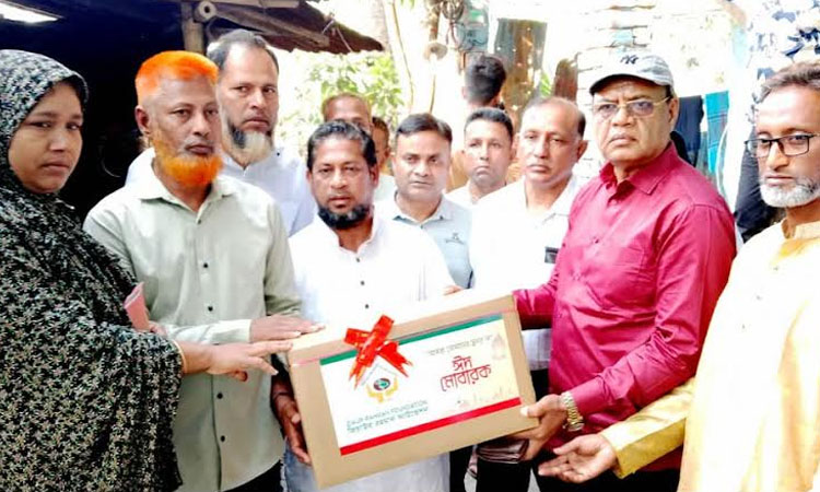 Ziaur Rahman Foundation distributes Eid gifts to martyrs' families in Khulna