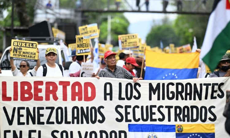 Venezuela-hired lawyers ask Salvadoran court for migrants' freedom