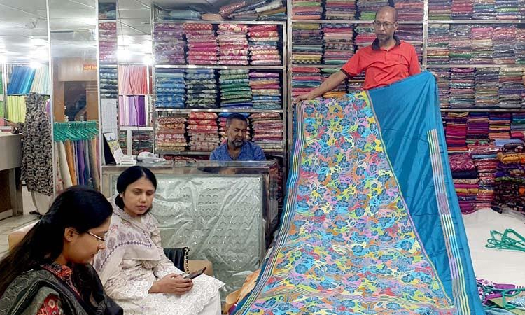 Eid-trading gains peak in Rajshahi, making its economy vibrant