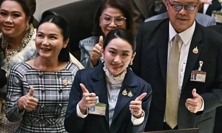 Thai PM survives no-confidence vote