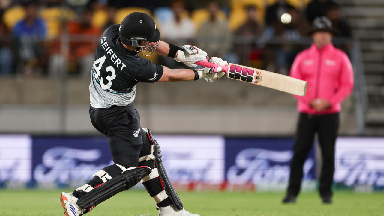 Seifert blitz as New Zealand crush Pakistan to win series 4-1