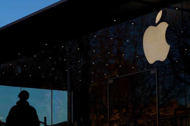 Apple boss hails 'next generation of developers' on China visit