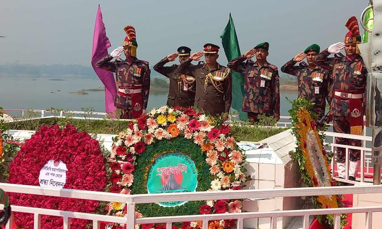 BGB pays tribute to Bir Shrestha Munshi Abdur Rouf in Rangamati