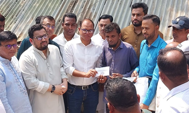 Tarique Rahman stands by landless Gias Uddin