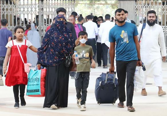 Eid holidaymakers in rush leaving Dhaka