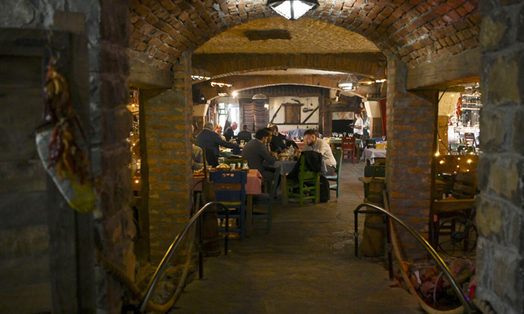 Kosovo inn serves up peace and love, one bite at a time
