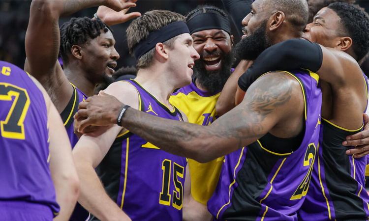 LeBron buzzer-beater rescues Lakers to halt losing streak