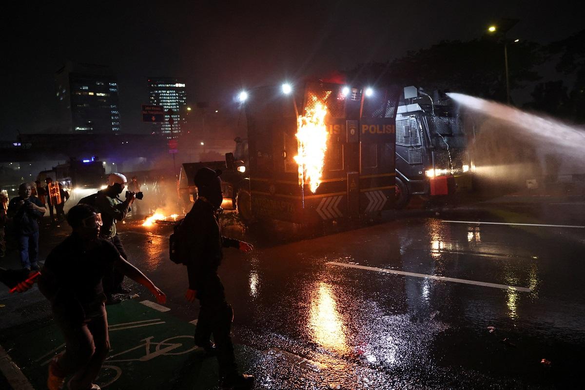 Water cannon break up Indonesia military law protests