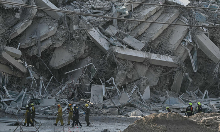 Myanmar quake toll passes 1,000 as rescuers dig for survivors