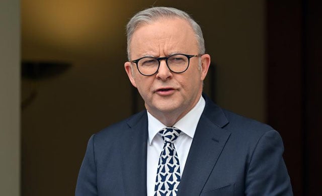Australian PM lures voters with supermarket crackdown