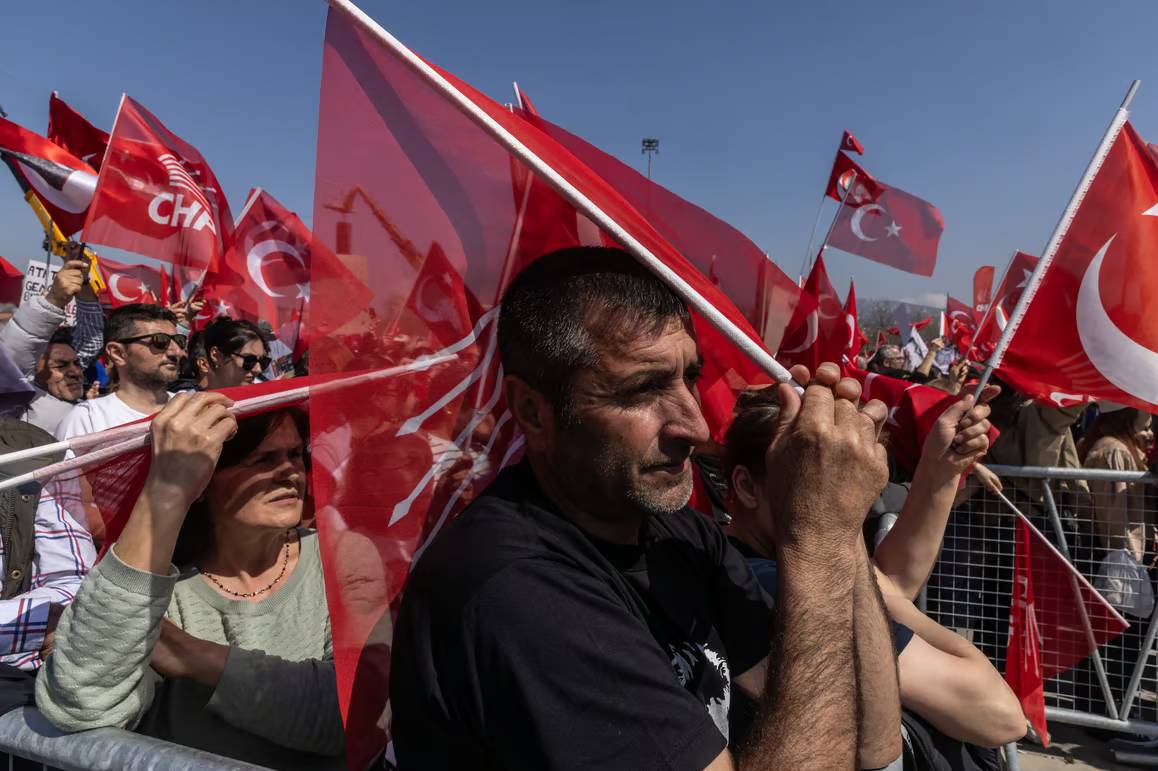 Hundreds join Berlin rally for jailed Istanbul mayor