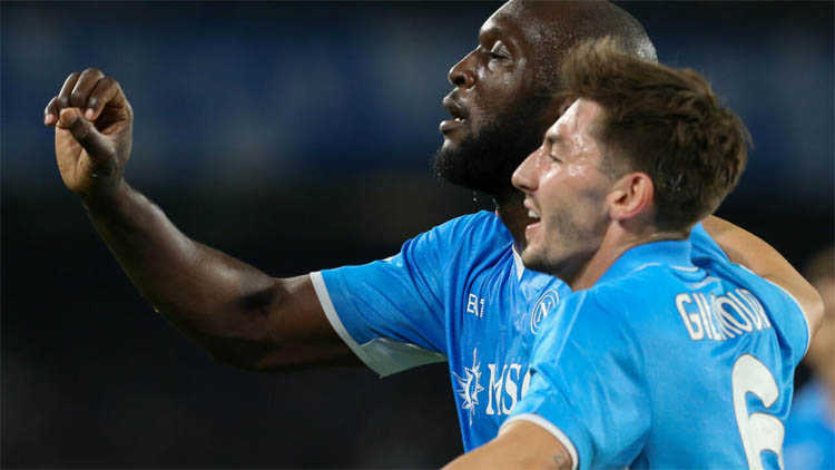 Napoli beat Milan to stay on heels of Serie A leaders Inter