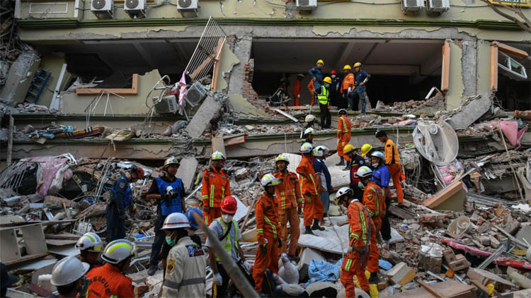 Myanmar declares week of mourning as quake toll passes 2,000, hopes fade for survivors