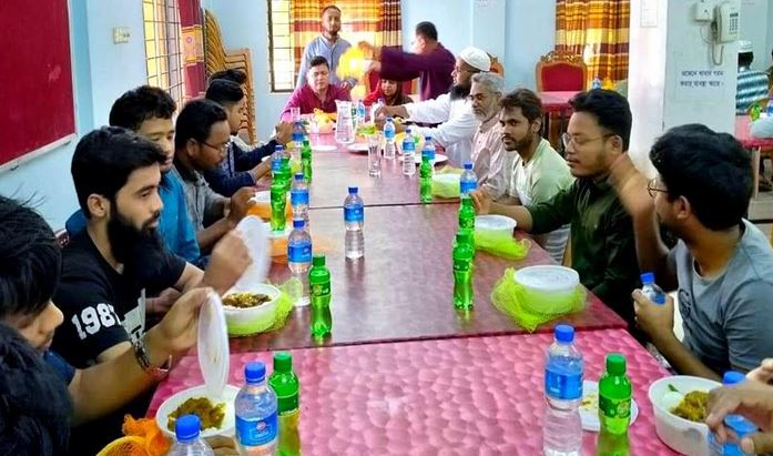 BRUR VC provides special food to students on Eid day