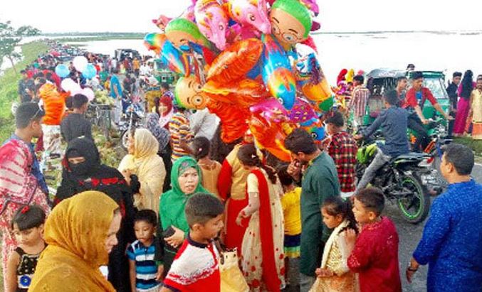 Tourists pour in amusement spots on Eid