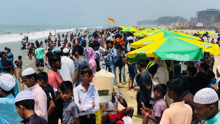 Tourists pour into Cox’s Bazar in Eid vacation