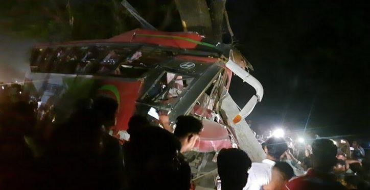 3 killed, 25 injured in Cumilla road accident