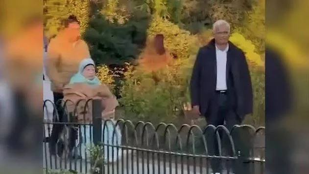 Khaleda Zia roams around London Park with her son