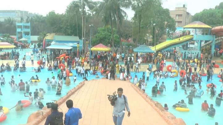 Eid holidaymakers flock to Savar, Dhamrai amusement centers